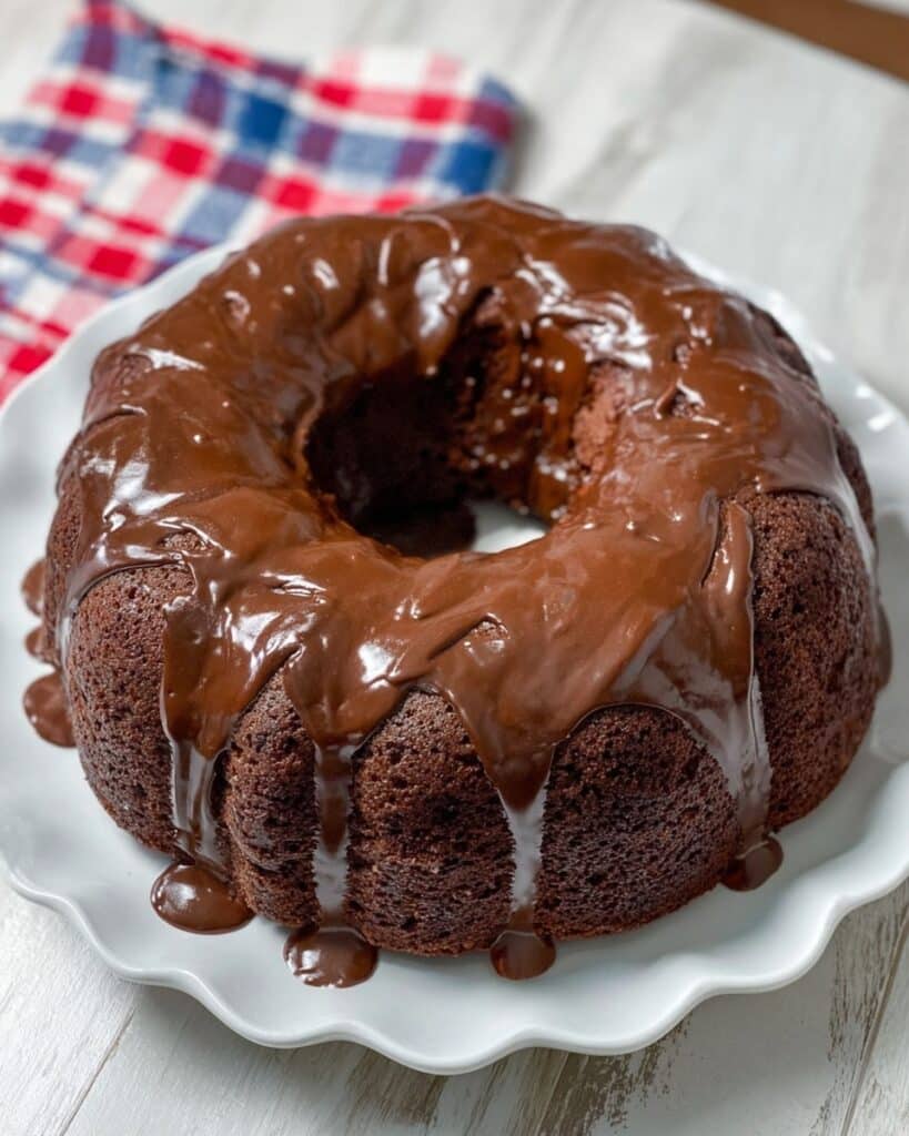 Easy Old Fashioned Chocolate Pound Cake Recipe